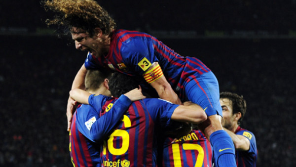 Barcelona sufre, pero despacha al Real Madrid