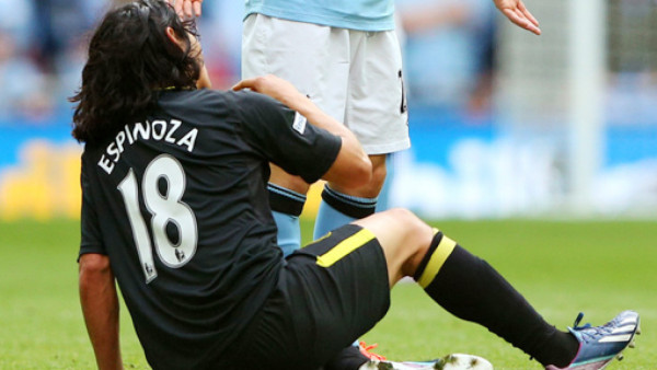 Roger Espinoza seguirá en Wigan tres años