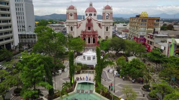 La revolución de Roberto Contreras en San Pedro Sula: La compra del hotel Sula, un gigantesco parqueo y demolerá la Municipalidad