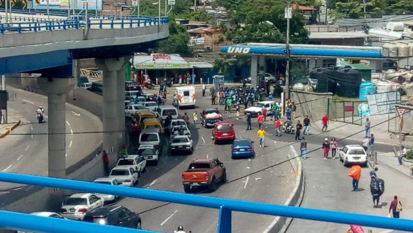 FOTOS: Carreteras bloqueadas por paro de transportistas de Honduras