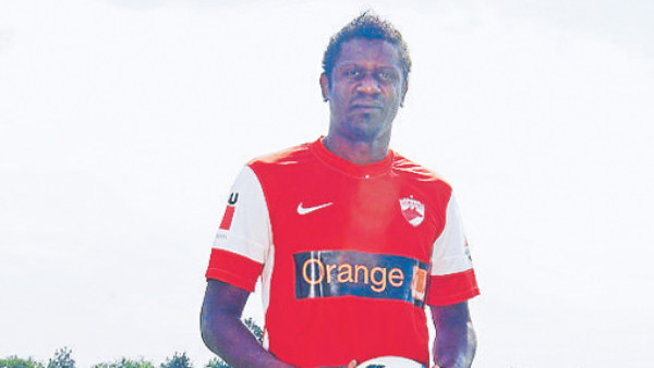 Edgar Álvarez se quedó con las ganas de jugar ante Barcelona