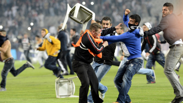 VIDEO: Increíble batalla campal en clásico Besiktas-Galatasaray