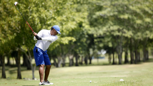 Carlos Pavón también se la juega en el golf