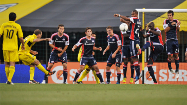 Jerry Bengtson marcó, pero New England perdió