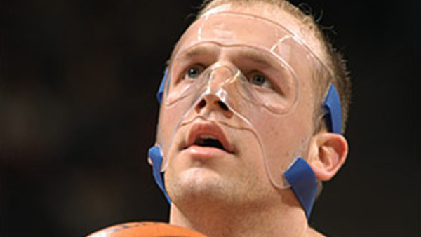 Kobe Bryant, el hombre de la máscara, ¿qué apodo le pondrías?