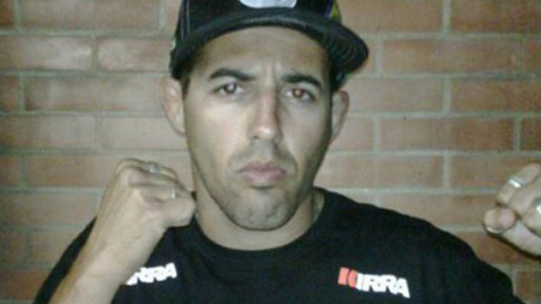 VIDEO:Peleador golpeó brutalmente a su ex novia tras verla con otro