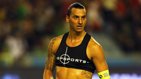 VIDEO: Zlatan Ibrahimovic termina sin ropa en Suecia