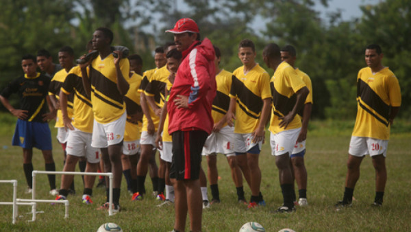 Carlón Martínez, el entrenador amigo y padre de sus jugadores