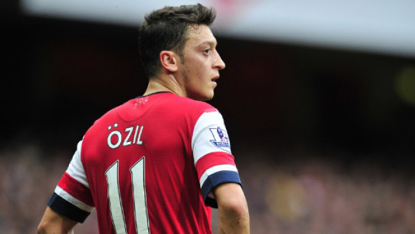 Mesut Özil se disculpa con la afición del Arsenal