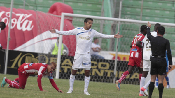 El penal que reclamó Olimpia ante el Vida