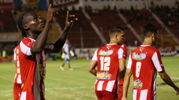 EN VIVO: Marathón vuelve a ponerse arriba