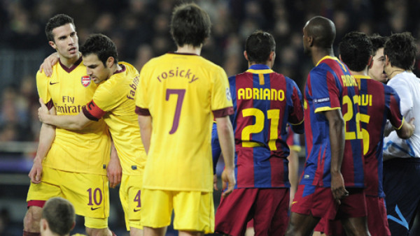 El Barcelona clasifica sufriendo