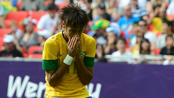 VIDEO: Neymar cobra el peor penal del año ante Colombia