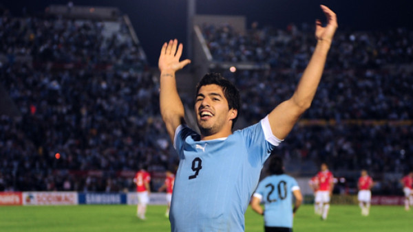 Suárez mete cuatro goles y Uruguay humilló a Chile