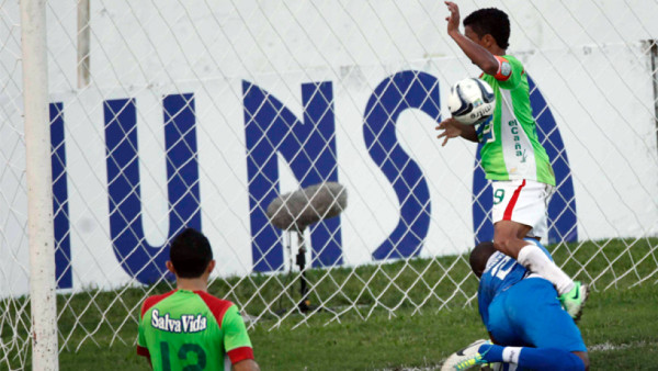 VIDEO: Mario Berríos se va expulsado por hacerla de portero