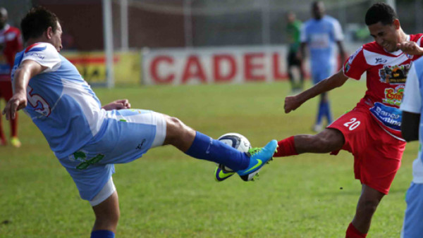 Johnny Galdámez: 'Solo aquí pueden mandar un árbitro tan basura”
