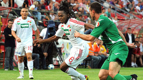 Luis Ramos es candidato a centrocampista del año con Debrecen