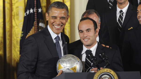 Obama ofrece a Donovan avión presidencial para viajar a México