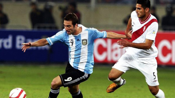 Defensa peruano: 'Messi y Gonzalo Higuaín son unas niñas'