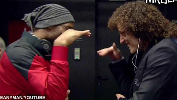 VIDEO: El sincronizado saludo entre Drogba y David Luiz