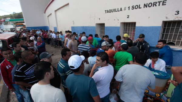 Abarrotaron taquilla del estadio Nacional previo al Olimpia-Victoria