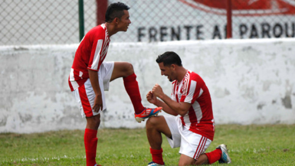 Son empleados en una municipalidad y goleadores en el fútbol