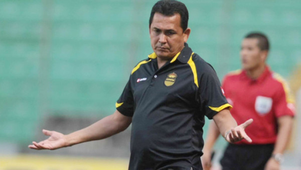 Números rojos de Nahún Espinoza enfrentando a Olimpia