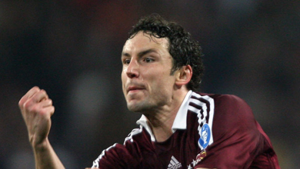 Van Bommel es traspasado al Milan