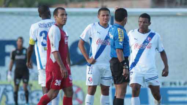 Necaxa deja con vida al Olimpia