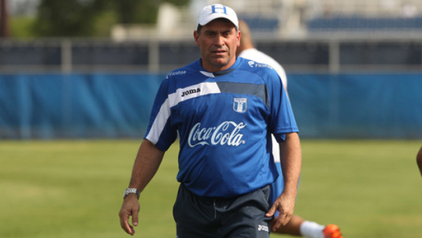 Suárez evita escándalo con Carlo Costly