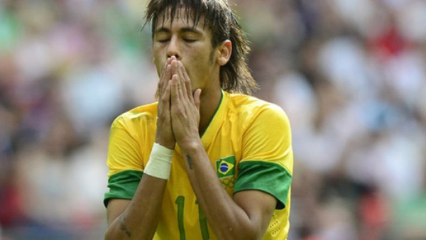 Leyenda brasileña exige a Neymar ser como Messi