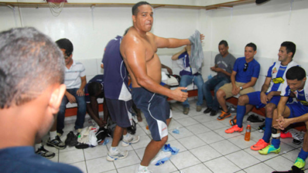 Así celebró el Victoria el pase en su camerino