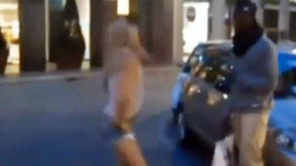 VIDEO: Jugador del Milan acosado por un travesti