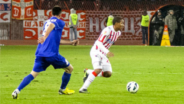 Luis Garrido comienza a ganarse a la afición del Estrella Roja