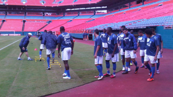 Honduras entrenó con lluvia en Miami