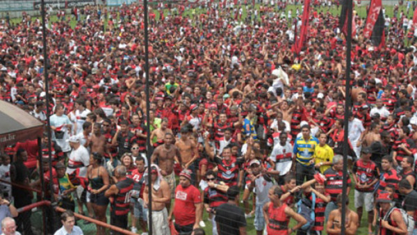 Muere tiroteado un hincha del Vasco en una pelea en fútbol de Brasil