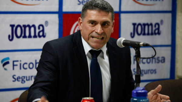 Luis Suárez explota y deja la conferencia