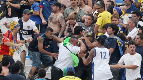 VIDEO: Brutal paliza de aficionados de Boca Juniors a personal de seguridad