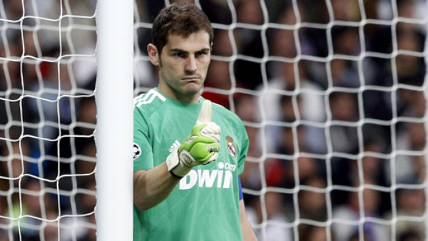 Casillas superó a Khan con más partidos en Champions