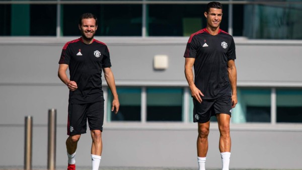 Imponente llegada y charla con el DT: Así fue el primer entrenamiento de Cristiano Ronaldo con el United&nbsp;&nbsp;
