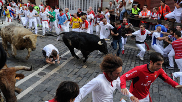 VIDEO: Impresionante cornada de toro en encierro de San Fermín