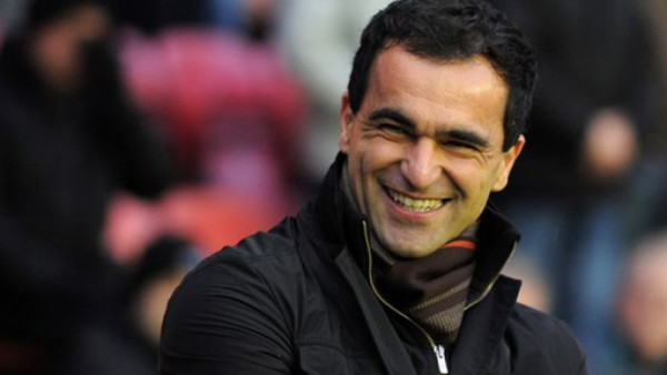 Técnico del Wigan: 'Es grandioso dar la bienvenida finalmente a Roger Espinoza'