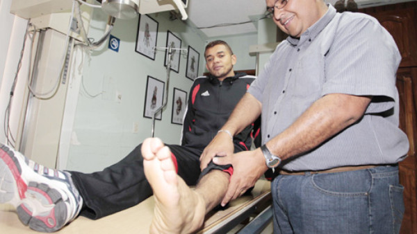 Así le dejaron el tobillo a Amado Guevara