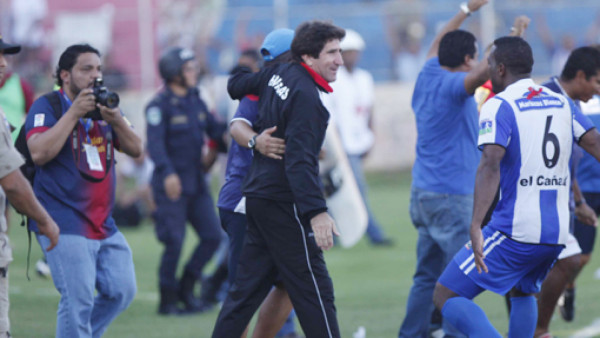 ¿Cumplirá Vargas sus amenazas de jugar con reservas ante Olimpia?