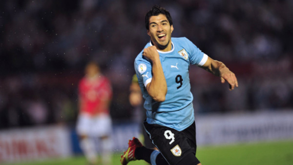 Suárez mete cuatro goles y Uruguay humilló a Chile