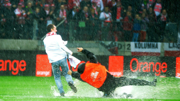 Polonia-Inglaterra se suspende por lluvia