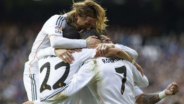 R. Madrid vence al Granada y es líder en España