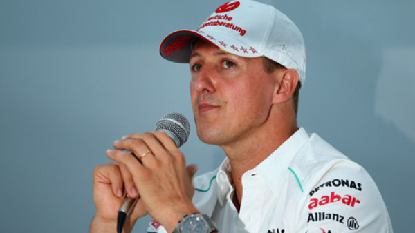 Michael Schumacher protagoniza campaña de seguridad vial