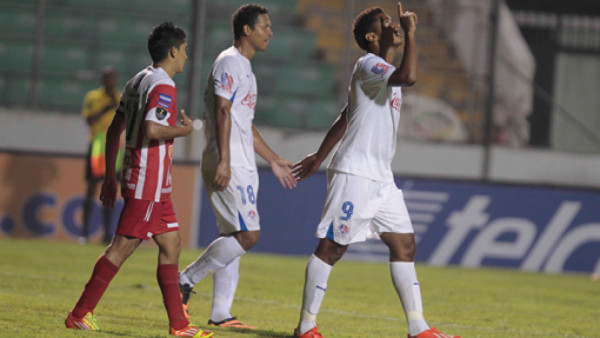 Olimpia gana y sigue con vida en Concacaf