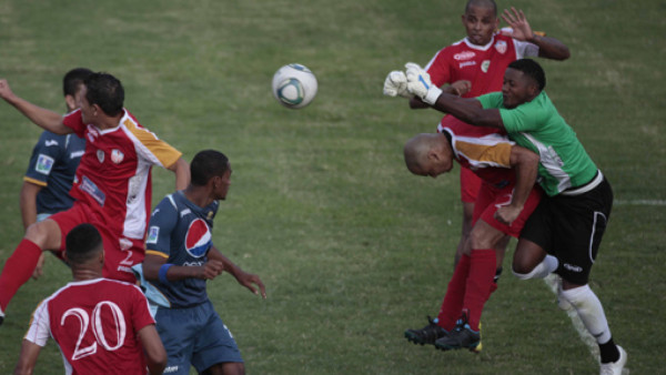 Motagua revive y logra su primer triunfo